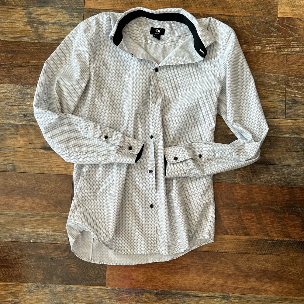 H&M Men's White and Black Button Down Shirt